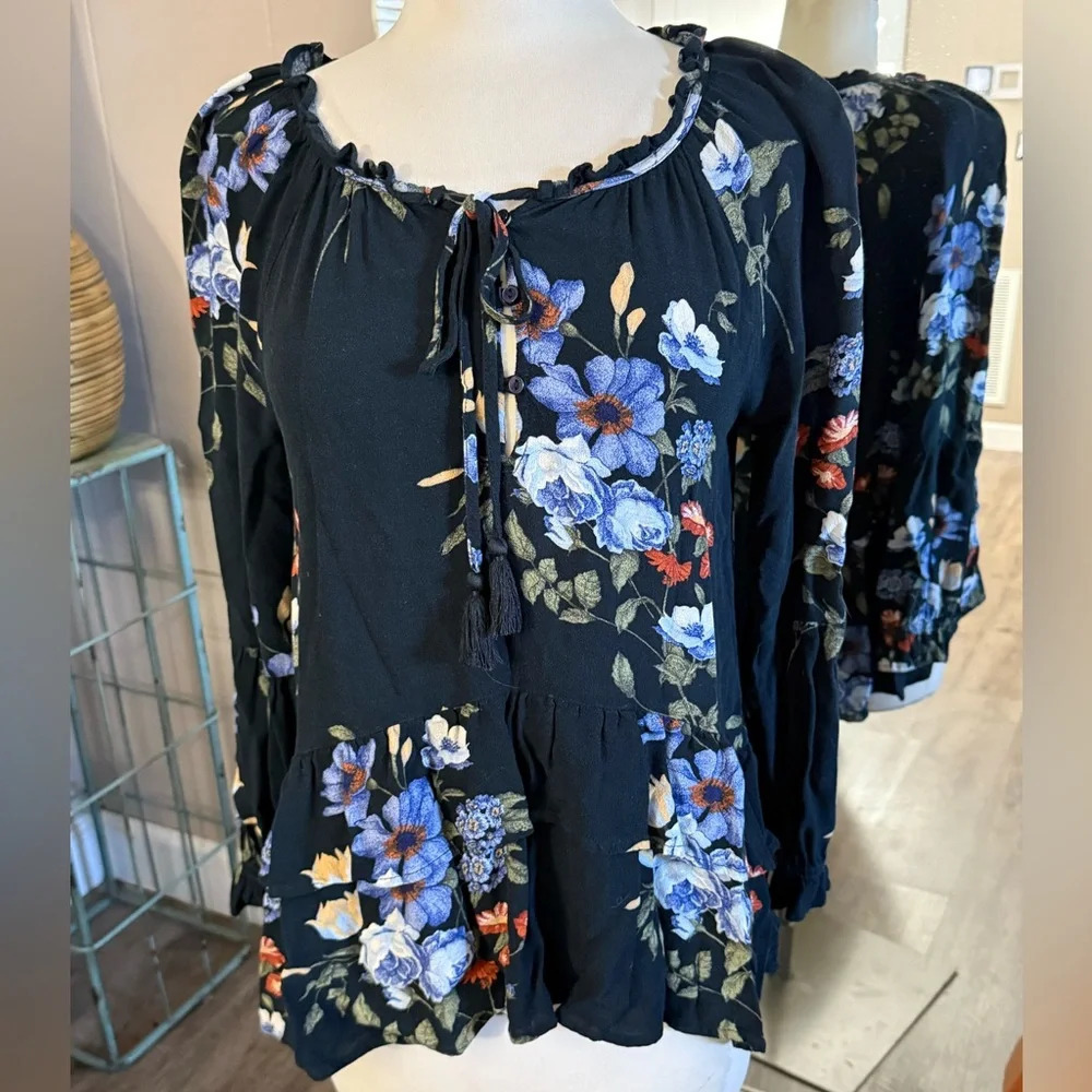 American Eagle Ruffle Floral Blouse